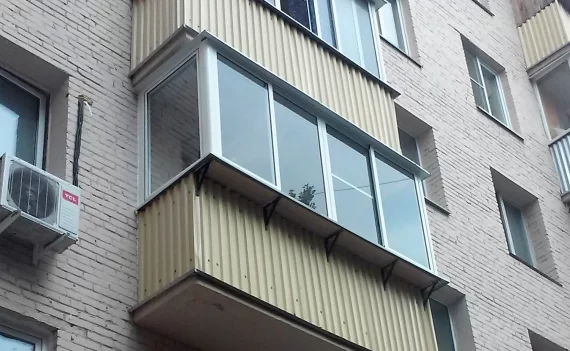 Остекление балкона с выносом в хрущевке Остекление балкона с выносом в хрущевке