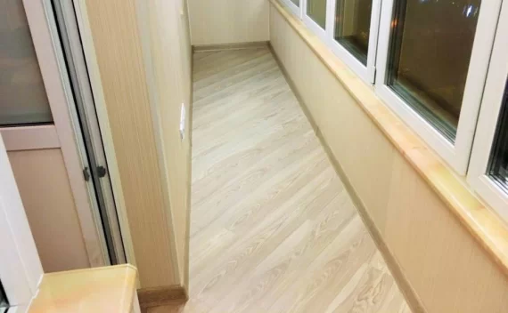 Диагональная укладка ламината на пол балкона Диагональная укладка ламината на пол балкона